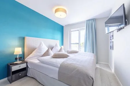 4 Ferienwohnung Boddensonne Ostseebad Wustrow ZweiWasser Alte Seefahrtschule Schlafzimmer mit Doppelbett  Boddensonne