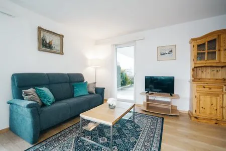 Gemütliches Wohnzimmer mit Zugang zur Terrasse Apartment Im Aeschen
