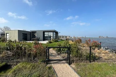 Enkhuizer Strand Chalet IJsselmeerstrand Erste Reihe mit Zaun Haus Nr. 204 Enkhuizen / IJsselmeer - 