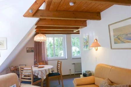 Esstisch in der Ferienwohnung Anne in Nebel auf Amrum Haus Troeltsch Ferienwohnung *Anne*