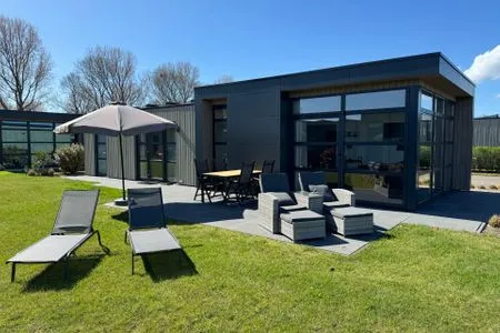 Enkhuizer Strand Chalet Sonnenplätzchen mit Zaun Zweite Reihe Haus Nr. 229 Enkhuizen / IJsselmeer - 