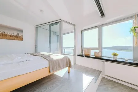 Meerblick Ferienwohnung Viking View in Schleswigs Wikingerturm mit Blick auf die Schlei