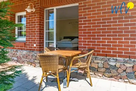 Terrasse Ferienhaus am Gutspark Dranske Ferienwohnung Strandhafer