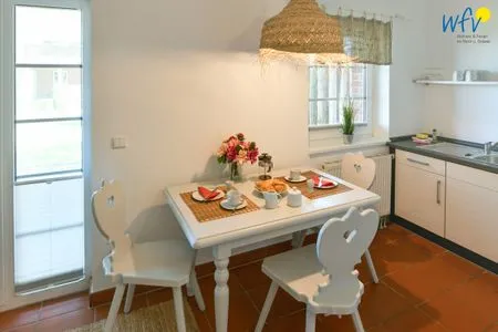 Küche / Küchenzeile Ferienhaus am Gutspark Dranske Ferienwohnung Heiderose