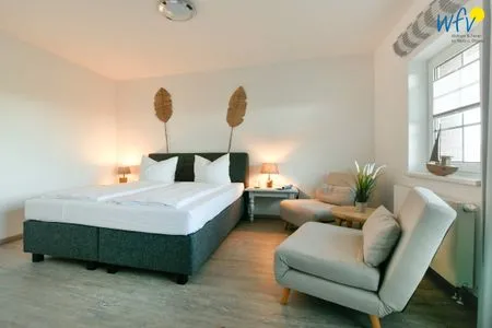 Schlafzimmer Ferienhaus am Gutspark Dranske Ferienwohnung Sonnenaufgang