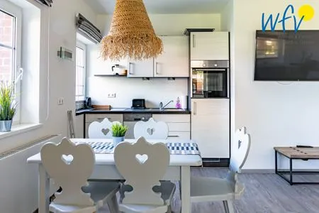 Küche / Küchenzeile Ferienhaus am Gutspark Dranske Ferienwohnungen Sonnenaufgang und Sonnentag