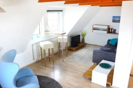 Sofa und TV Bereich in der Ferienwohnung Auer Lun in Nebel auf Amrum Haus Nordlicht Ferienwohnung *Auer Lun*