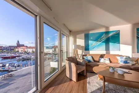 Ferienwohnung Hafenperle Hafenresidenz Waren (Müritz) - Wohnzimmer mit Blick auf die Müritz  Hafenperle