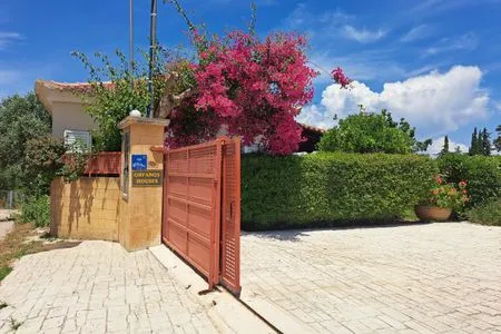 Fassade / Eingang  Orfanos 4