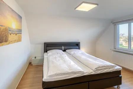 Ferienhaus Casa Castagno Blick in eins der Schlafzimmer mit Doppelbett  Casa Castagno