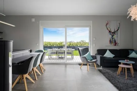 2 Ferienhaus Duncan House offener Wohnbereich mit Zugang zur Terasse  Duncan House