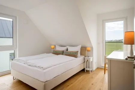 Ferienhaus Duncan House Blick in eines der Schlafzimmer mit Doppelbett  Duncan House