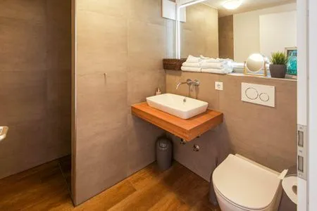 4 Ferienwohnung Studio Waren Badezimmer  Studio