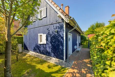 Vogelperspektive Küstenhaus mit Sauna und Kamin ca.400 vom Ostseestrand