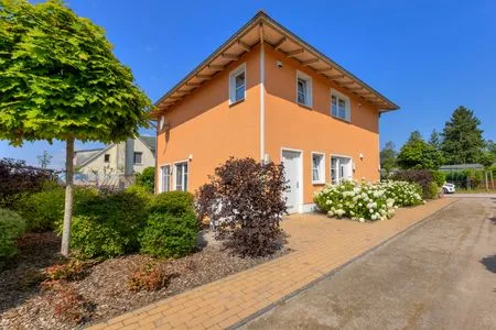 Hauptansicht Ferienhaus Meinholdstraße mit eigener Sauna, Kamin, 4 Schlafzimmern ca. 500m vom Ostseestrand