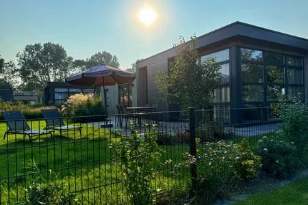 Enkhuizer Strand Chalet Wellenreiter mit Zaun Zweite Reihe Haus Nr. 213 Enkhuizen / IJsselmeer - 