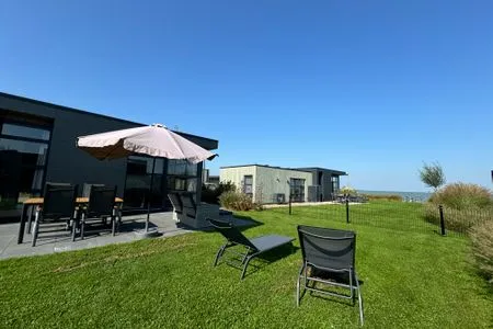 Enkhuizer Strand Chalet Sonnenplätzchen mit Zaun Zweite Reihe Haus Nr. 229 Enkhuizen / IJsselmeer - 