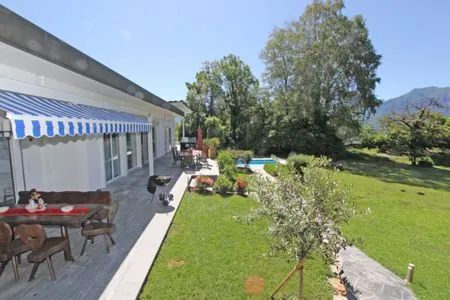 La Monda Cantik