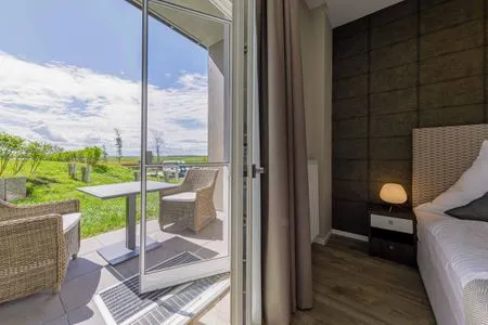 Ferienwohnung Gänseblümchen Ostseebad Wustrow - Schlafzimmer mit Terrasse  Gänseblümchen