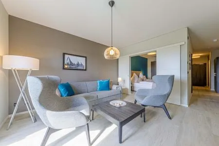 Ferienwohnung Waterkant Ostseebad Wustrow - ZweiWasser Alte Seefahrtschule Wohnzimmer  Waterkant