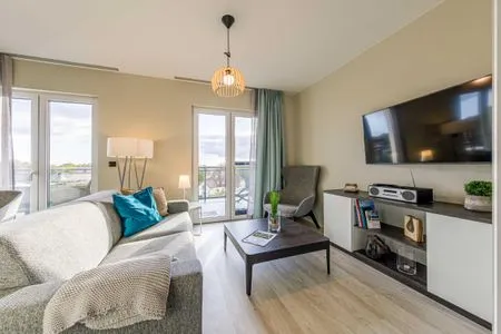 Ferienwohnung Sommerperle Ostseebad Wustrow ZweiWasser Alte Seefahrtschule Wohnzimmer mit Balkon  Sommerperle