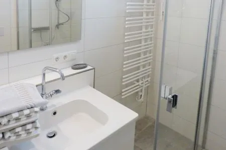 1. Badezimmer in der Ferienwohnung Weiße Düne 7 in Wittdün auf Amrum Haus *Weiße Düne* Ferienwohnung *Weiße Düne 7*