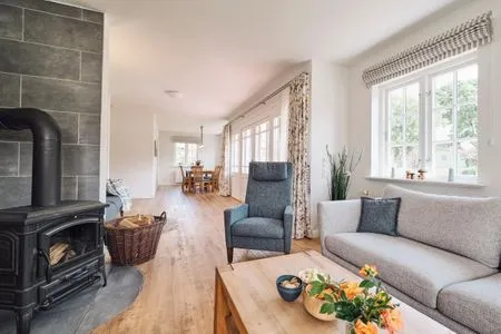 Großer Wohn-/Essbereich mit Kaminofen Landhaus Markerup