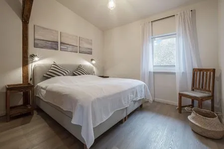 Schlafzimmer mit 1 Boxspringbett (180 x 200 cm) Ostscheune am Mühlendamm