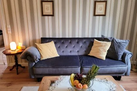 Bequemes Sofa im Wohnzimmer Ferienwohnung Ratssaal