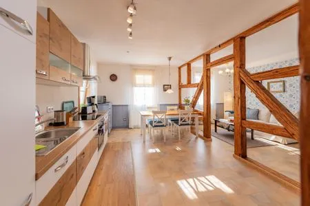 Offene Küchenzeile im großzügigen Wohnbereich Ferienwohnung Amtsstube