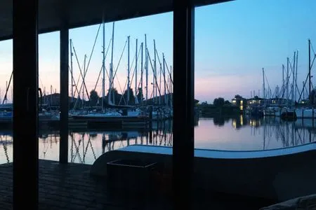 mit traumhafter Lage im Yachthafen Wohnboot 'TinyFloat' in Andijk/IJsselmeer