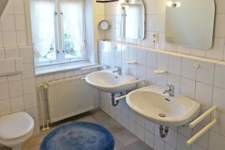 Bad in der Ferienwohnung Sillo´s Hüs 3 in Nebel auf Amrum *Sillo´s Hüs 3*