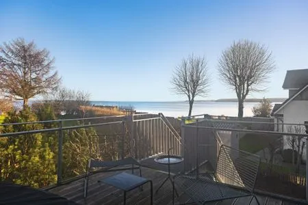 Erhöhte Balkon-Terrasse mit Meerblick Haifischsieben