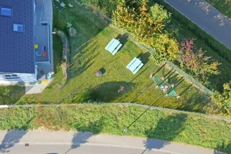 Vogelperspektive Apartment Gartenblick 7/8 OG mit Balkon
