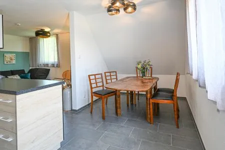 Wohnzimmer Apartment Gartenblick 7c mit überdachtem Balkon