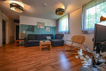 Wohnzimmer Apartment Gartenblick 7c mit überdachtem Balkon