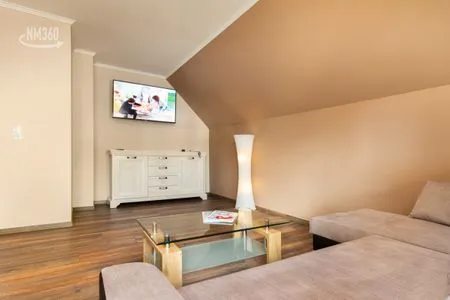 Wohnzimmer Wohnung 5 - Suite Tyr - mit großem Balkon
