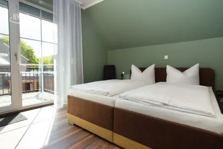 Schlafzimmer Wohnung 5 - Suite Tyr - mit großem Balkon