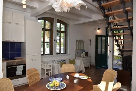 Wohnzimmer Romantische Wohnung Wartesaal im historischen Bahnhof mit Terrasse