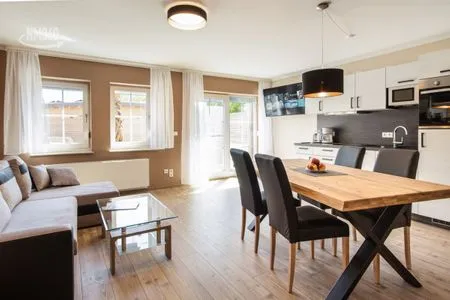 Wohnzimmer App. 10 mit Terrasse, Privatstrand
