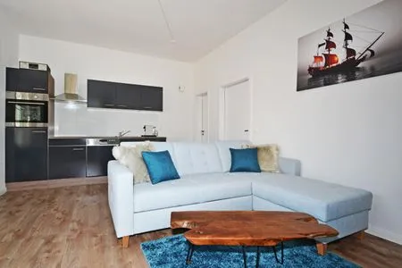 Wohnbereich mit Couch und TV Haus Usedom Fewo MeeresBucht