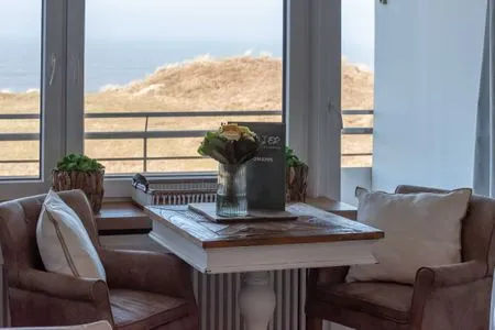 Meerblick Dünenhof zum Kronprinzen, Seafront, App. 61