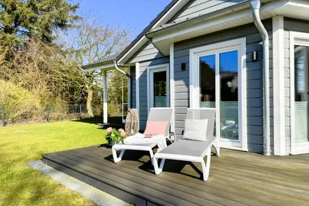 Großer, eingezäunter Garten mit 2 Terrassen Fördezauber