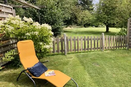 Ruhiger, eingezäunter Garten mit Platz für Entspannung Krischan
