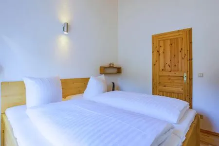Ferienhaus MöwenKieker Blick in das Schlafzimmer  MöwenKieker