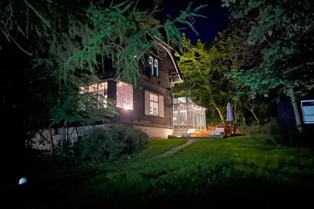 Außenansicht bei Nacht Villa Lohengrin