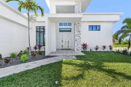 entrance Villa Sir Henry 2