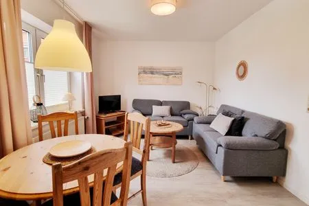 Wohnzimmer Ferienwohnung "Achtern Diek 1" 1. Reihe an der Ostseeküste