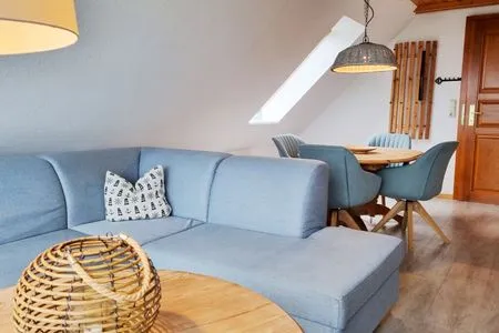 Wohnzimmer Ferienwohnung "Achtern Diek 4" 1. Reihe an der Ostseeküste
