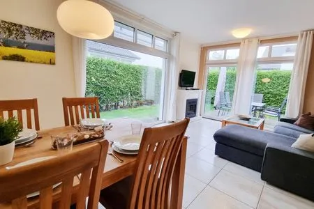 Wohnzimmer Ferienwohnung "Baltic Sunrise" mit Garten an der Ostseeküste